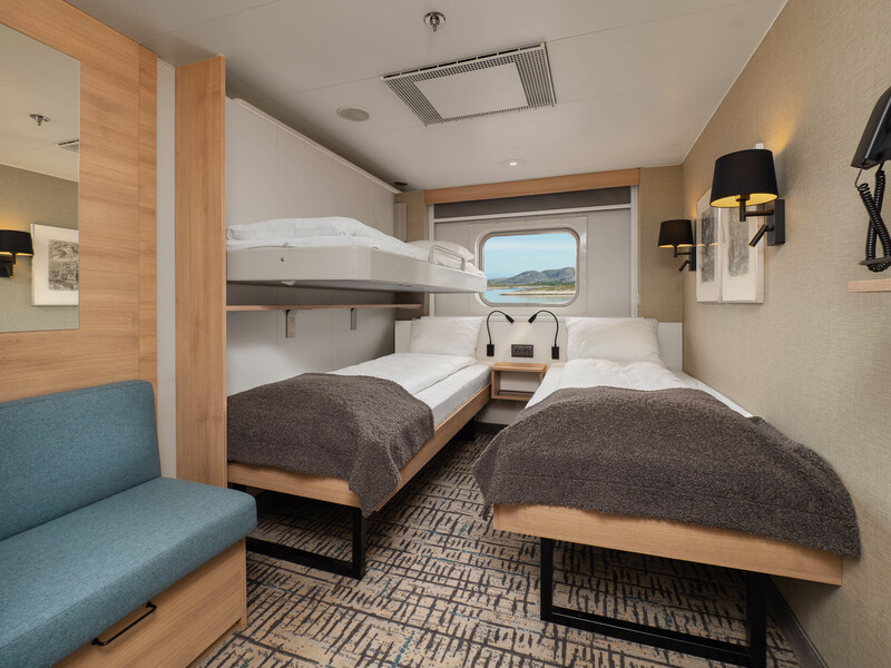 Polar Outside | Middle deck for up to 3 travellers